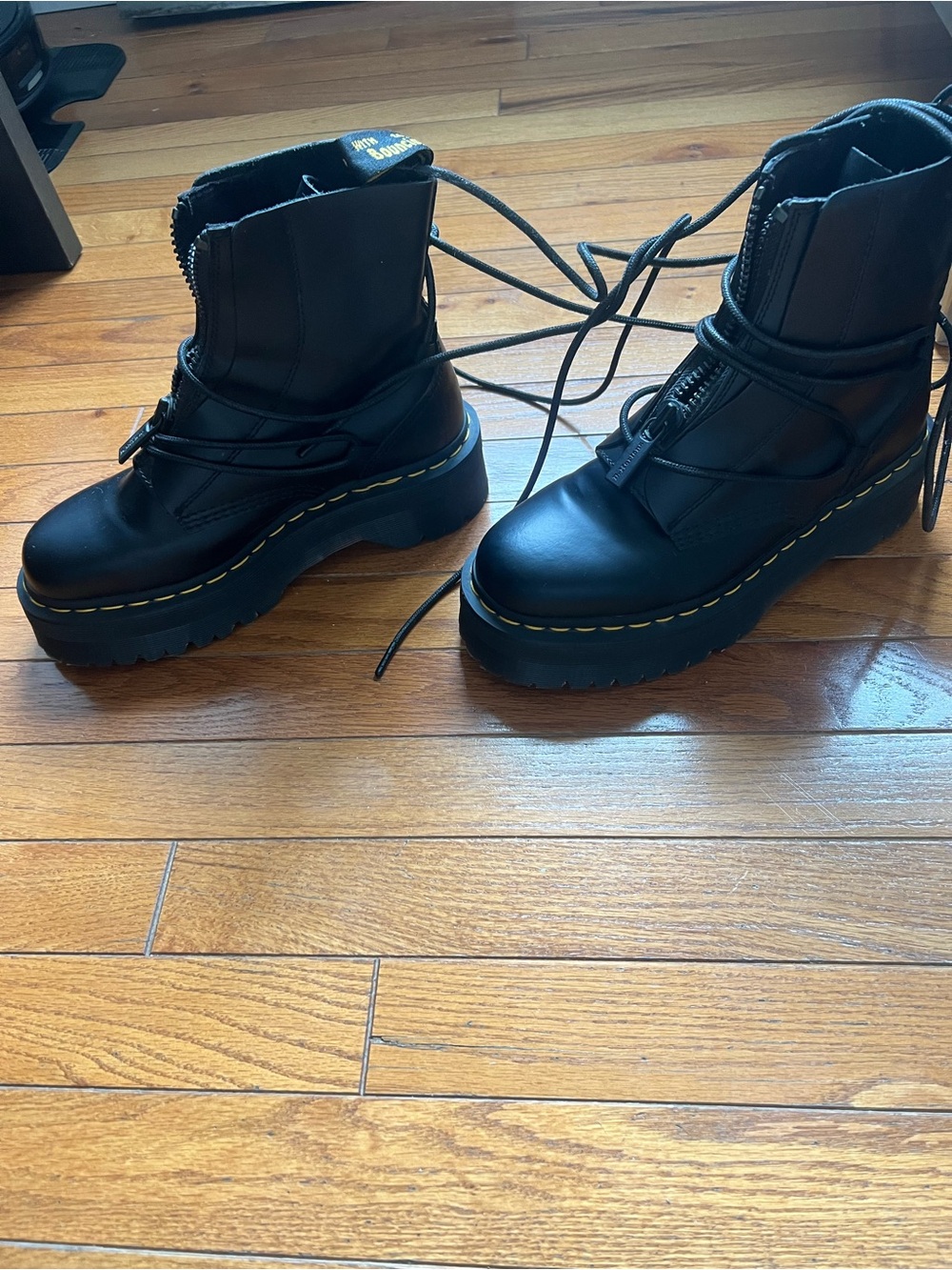 Dr. Martens Jarrick leather lace up boots. - Picture 3 of 9